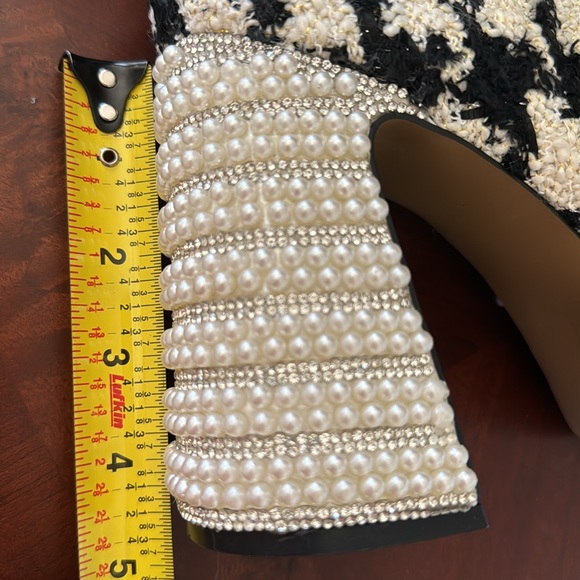 Betsey_Johnson
Raylan Houndstooth Platform Booties new.   #6 - Picture 5 of 9